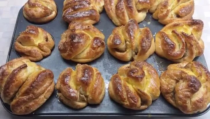 Температура выпекания сдобного дрожжевого теста. При какой температуре пекут дрожжевые пироги. При какой температуре пекут дрожжевые пироги. Температура выпечки. Таблица приготовления в электродуховке.