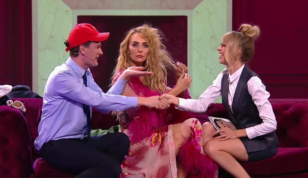 Варнава встреча одноклассников. Камеди вумен варнава и гудков. comedy woman.ералаш. варнава и сысоева камеди вумен. камеди вумен совковая семья.