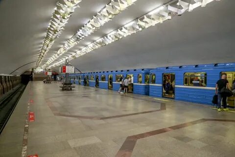 Станция метро университетская