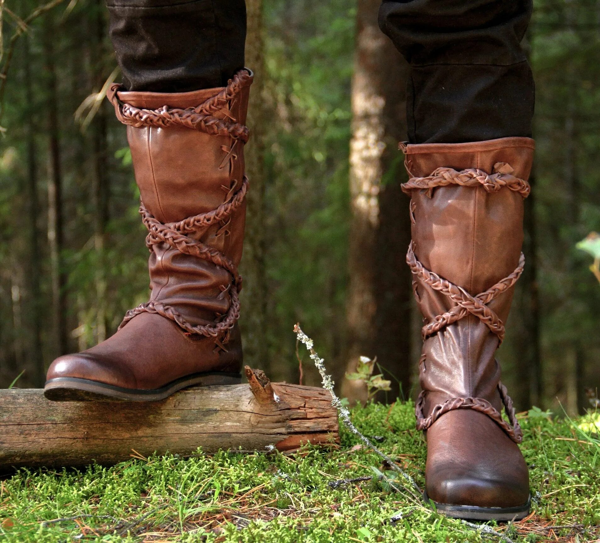 сапоги русь 14 век. старославянский кожаный туфель. старославянский кожаный туфель. старославянский кожаный туфель. чоботы обувь древней руси.