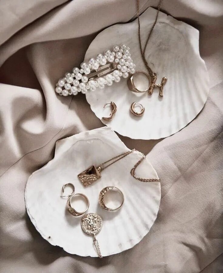 DETAILS SIZING & CARE Waitlist, shipping on 28 March. The beautifully crafted Vi