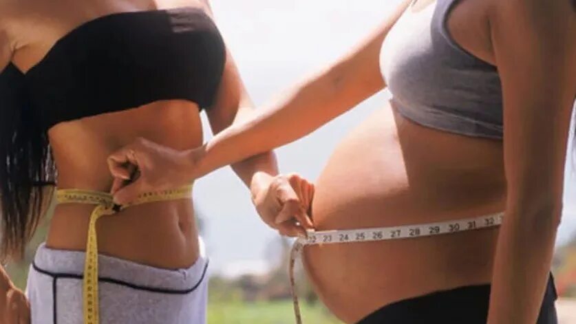 теряет вес женщина. снижение лишнего веса. диета стройность. толстая девушка на весах. теряет вес женщина.