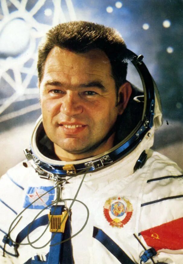 Минувшей ночью на 86-м году жизни скончался лётчик СССР, дважды Герой... Интерес