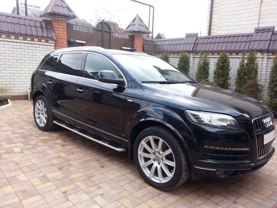 Ауди q7 черный 2012. Ауди ку7 2010 года. Лобовое ку7 2010г. Audi q7 2010. Audi q7 белая.
