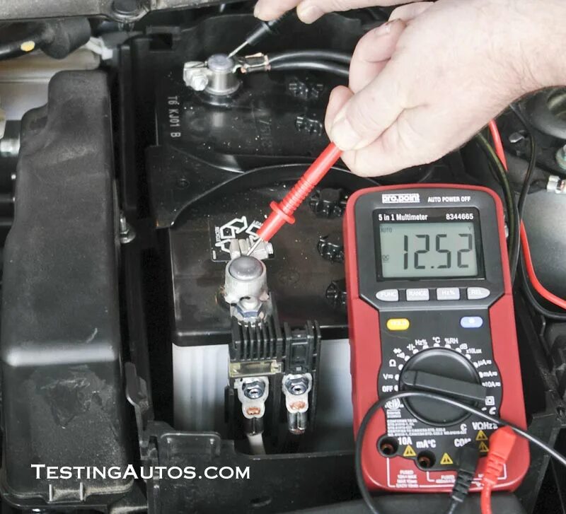 Почему сильно греется зарядка. Мультиметр для автоэлектрика. Car Battery Voltage. Тестер автомобильных механизмов датчиков. Replace на аккумуляторе.