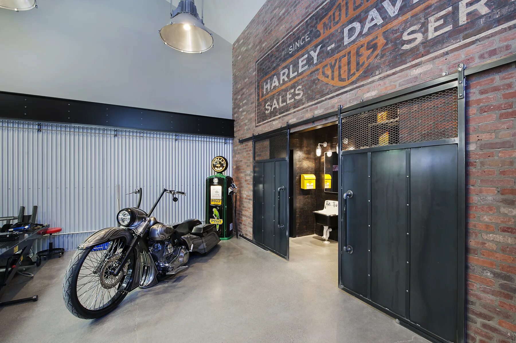 Garage style. Garage style. байкерский стиль в интерьере. отделка гаража в стиле лофт. гараж в стиле лофт.