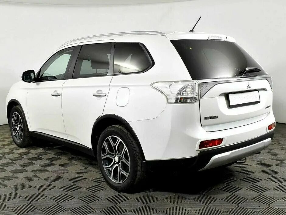 Mitsubishi Outlander 2014. Митсубиши Аутлендер 2014. Мицубиси Аутлендер 2014 белый. Mitsubishi Outlander XL 2014.