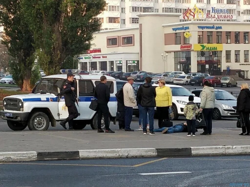 Авария на белгородском проспекте сегодня в белгороде. Остановка на духовной семинарии белгород. Авария в белгороде на белгородском проспекте и попова. Что случилось в белгороде сегодня утром. Что случилось в белгороде сегодня утром.
