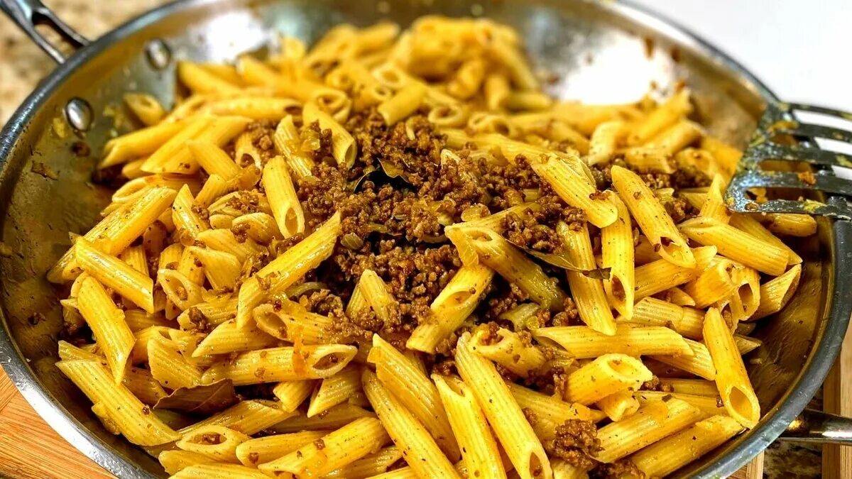 Как варить макароны по флотски. Макароны по флотски с яйцом. макароны по флотски быстрого приготовления. макароны по флотски с кетчупом. макароны по флотски вид сверху.