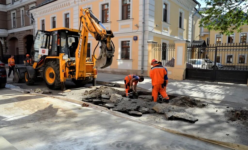 Государственное бюджетное учреждение дорожное. Дорожные работы. Дорожный рабочий Москва. Ремонт дорог в Москве. Дорожные работы в Москве.