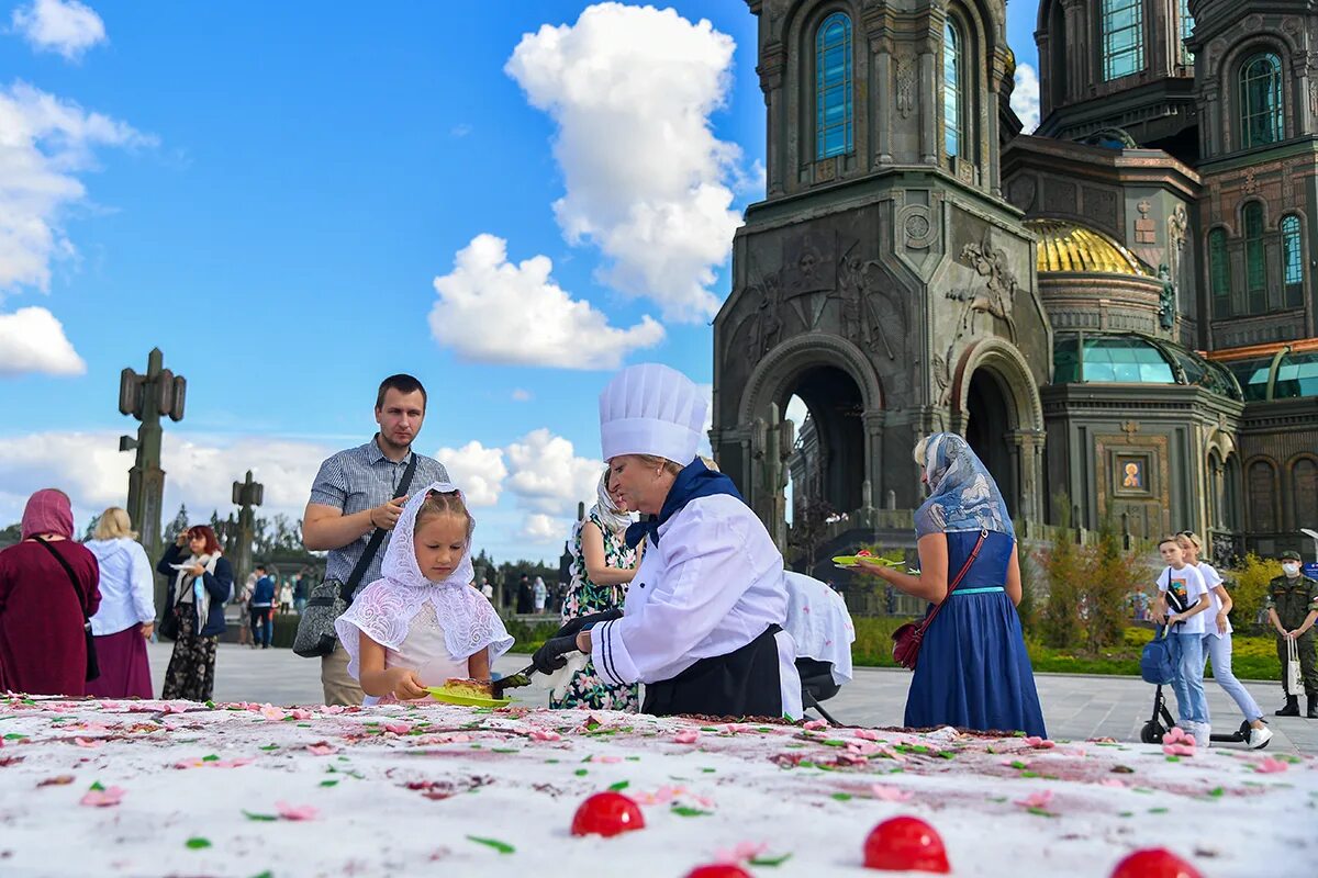 Пасха гуляния. Праздничные церковные. Празднование праздничного Спаса в церкви. Пасха в храме Вооруженных сил. Новости 1 августа