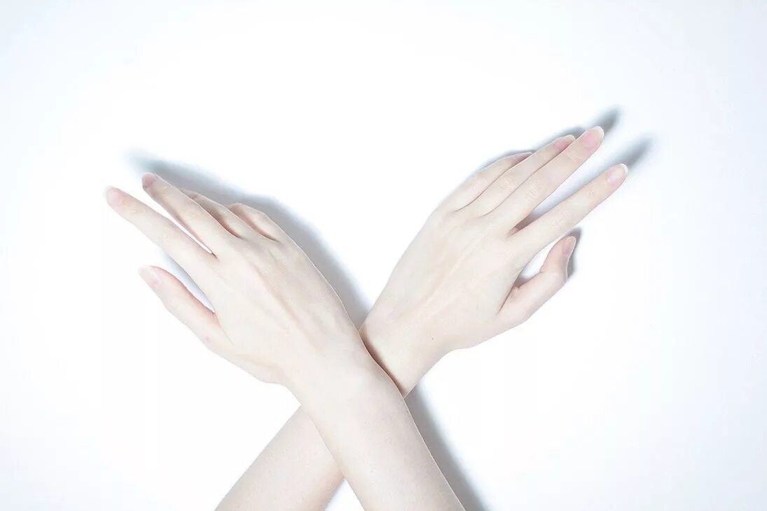 It s my hands. Женская рука. Белая рука. Красивые руки. Красивые кисти рук.