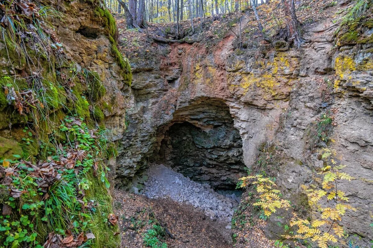 Ичалковские пещеры в нижегородской. Ичалковский бор пещеры. Ичалковский бор и ичалковские пещеры. Ичалки нижегородская область пещеры. Ичалковский бор пещеры.