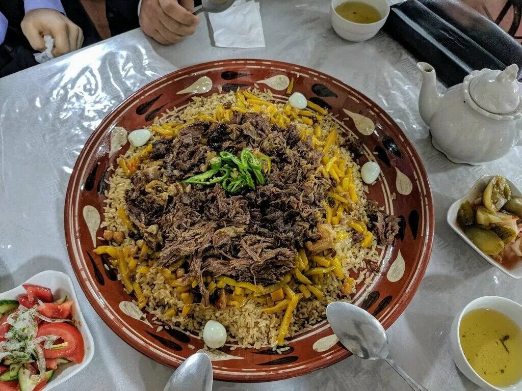 Узбекские полов. Самаркандский плов в Самарканде кафе. Ош плов Самарканд. Плов Ош Самарканд кафе. Plov Ташкент.