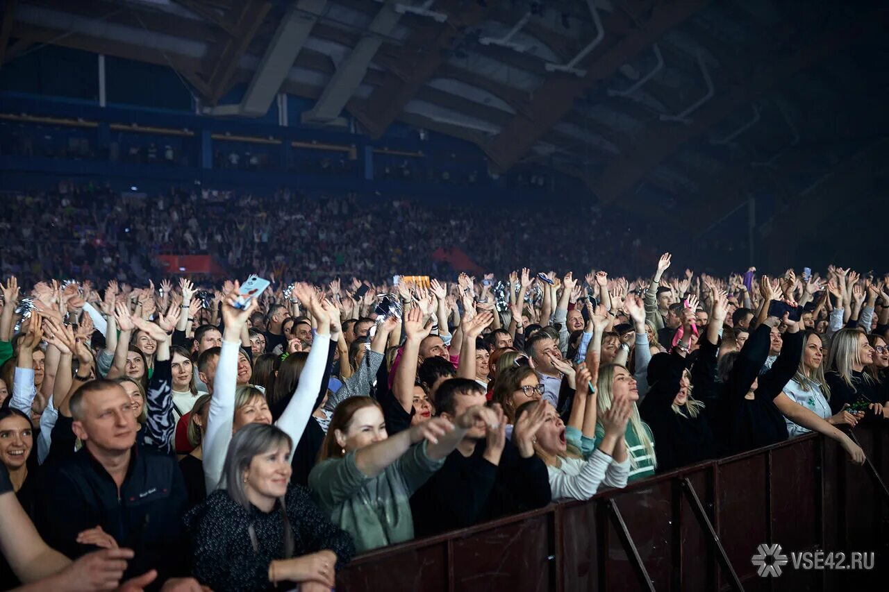 Сколько длится концерт руки. Концерт руки вверх 2021. Руки вверх Сочи 2024 концерт. Концерт руки вверх в Новосибирске 2024. Руки вверх концерт 2024.