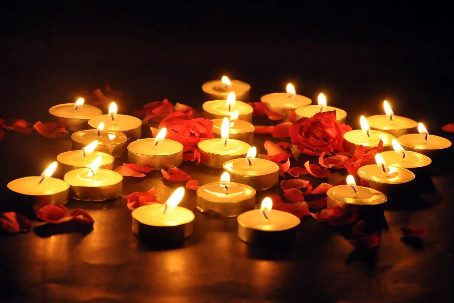 Боке от свечей. Gratefulness. To light a candle. Candle flicker перевод. Candlelight перевод.