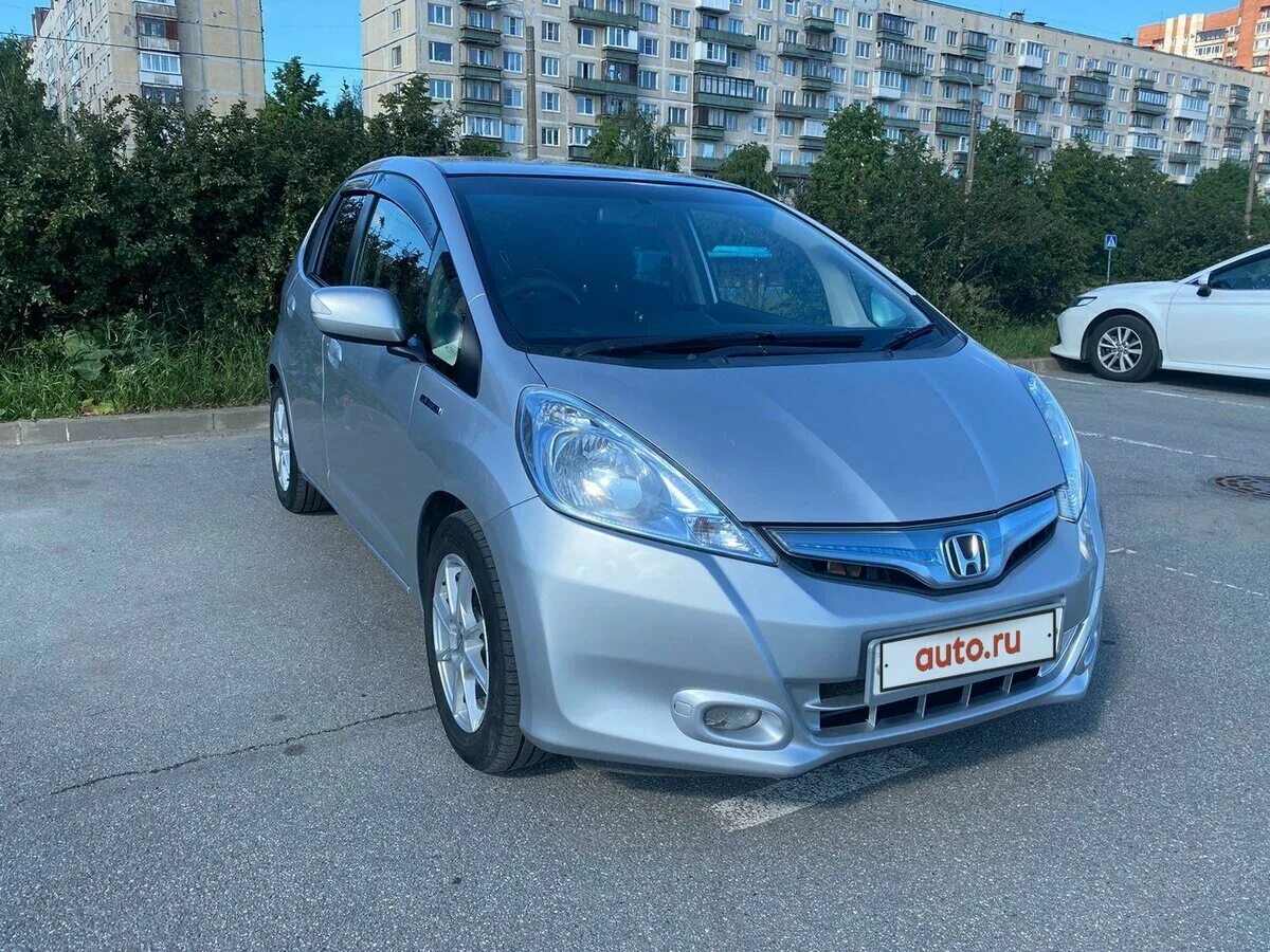 Купить хонда 2012 года. Honda Fit 2012. Honda Fit Hybrid 2012. Хонда фит гибрид 2012. Хонда фит 2012г.