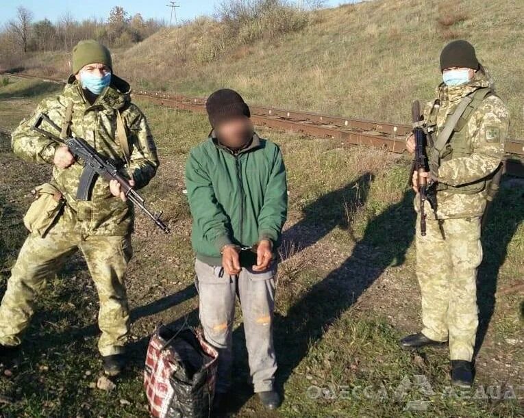 Пограничники Виноградовка Болград. Бои Украина на границе с Молдова. Проход через границу Украины фото. Незаконное пересечение границы статья в Молдове.