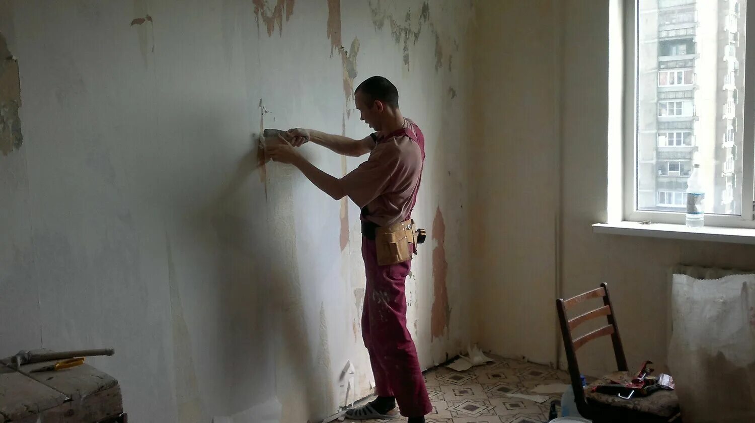 Ремонт переклеить обои. Штукатурка стен в квартире. Шпаклевка стен в квартире. Покраска старых стен. Покраска стен в квартире.