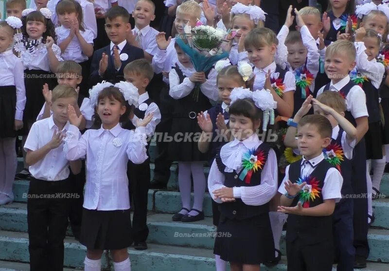 Школа 6 Вольск. Школа 3 Вольск. 5 Школа Вольск. Первый звонок в школе. 1 звонок в школе 1 класс