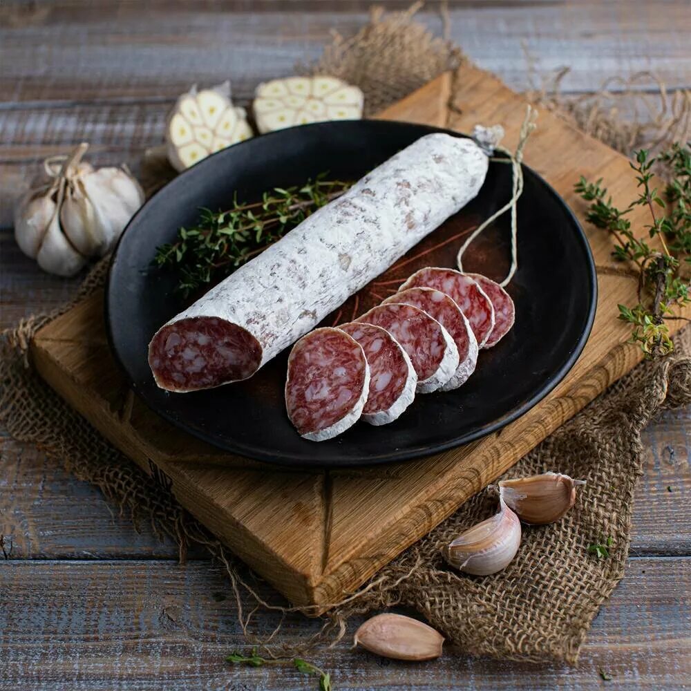 Колбаса салями с трюфелем 200г. Alto concetto салями с трюфелем, колбаса сыровяленая 135гр. Колбаса эликатессе салями трюфель с/в 160г. Салями тартуфо. Salumi di bosco колбаса салями tartufo сыровяленая.