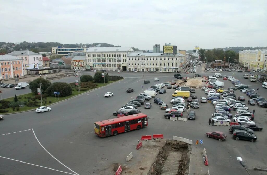 На Колхозной площади в Смоленске до 15 сентября ограничили движение транспорта