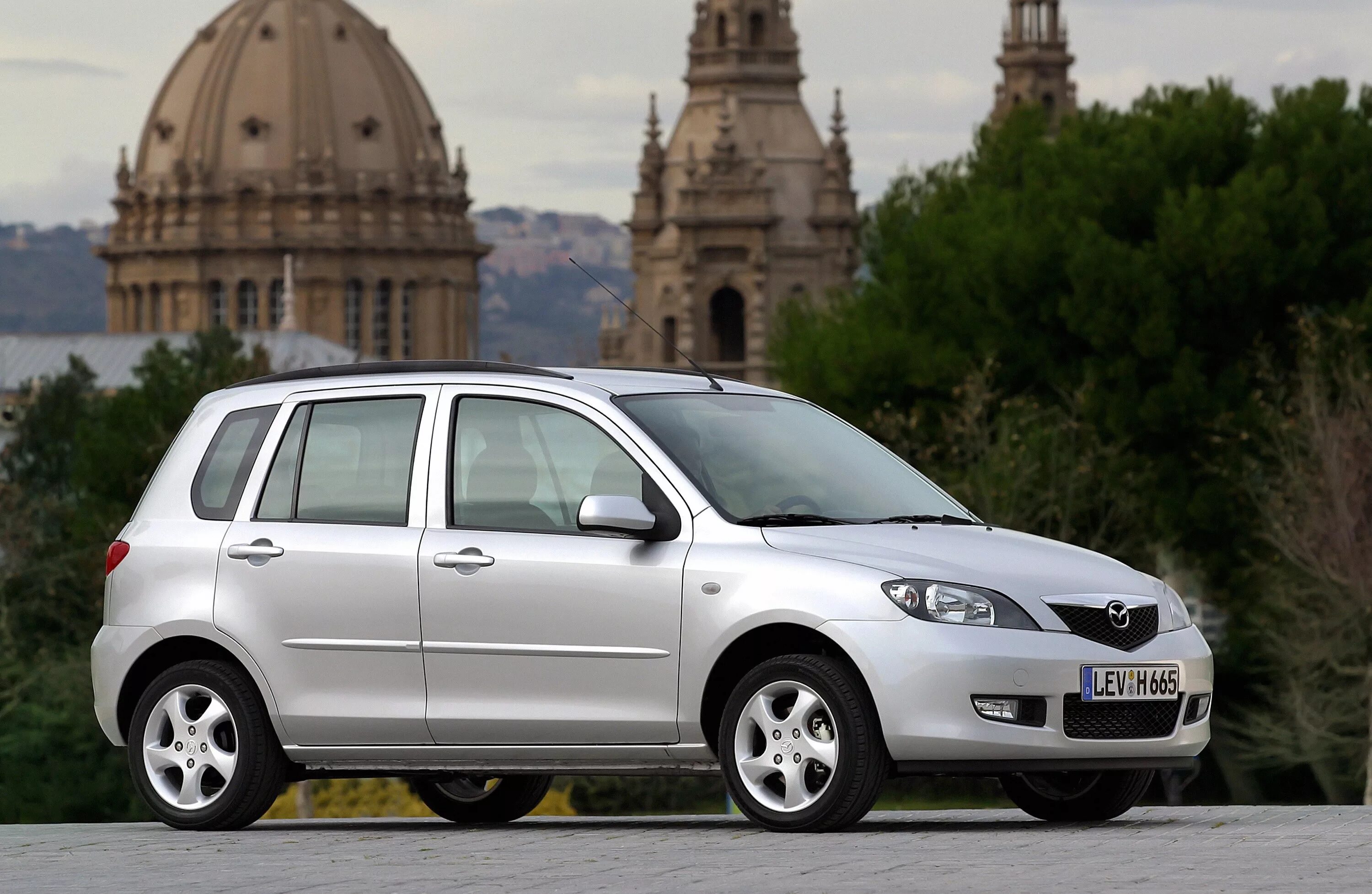 Mazda demio 2. Mazda Demio 2 поколение. Мазда Демио 2002. Мазда Демио 2 2002. Мазда Демио 2002 1 поколение.