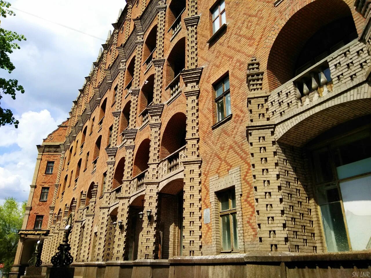 Луганск здания. Гостиница октябрь луганск. гостиница украина луганск. гостинница украина луганска. архитектура луганска.