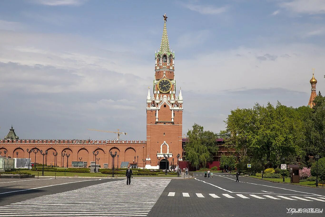 Храм василия блаженного красная площадь. Спасская башня, кремль. Спасская башня московского кремля. Спасская площадь москва. Красная площадь москва спасская башня.