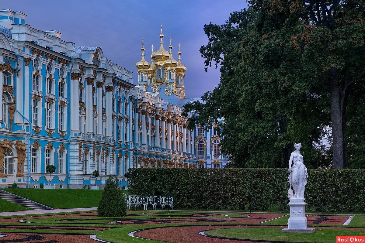 Екатерининский дворец садовая ул 7 пушкин фото. Город Пушкин Царское село Екатерининский дворец. Екатерининский дворец в Царском селе. Екатерининский парк в Екатерининском Дворце. Питер Пушкин Царское село.