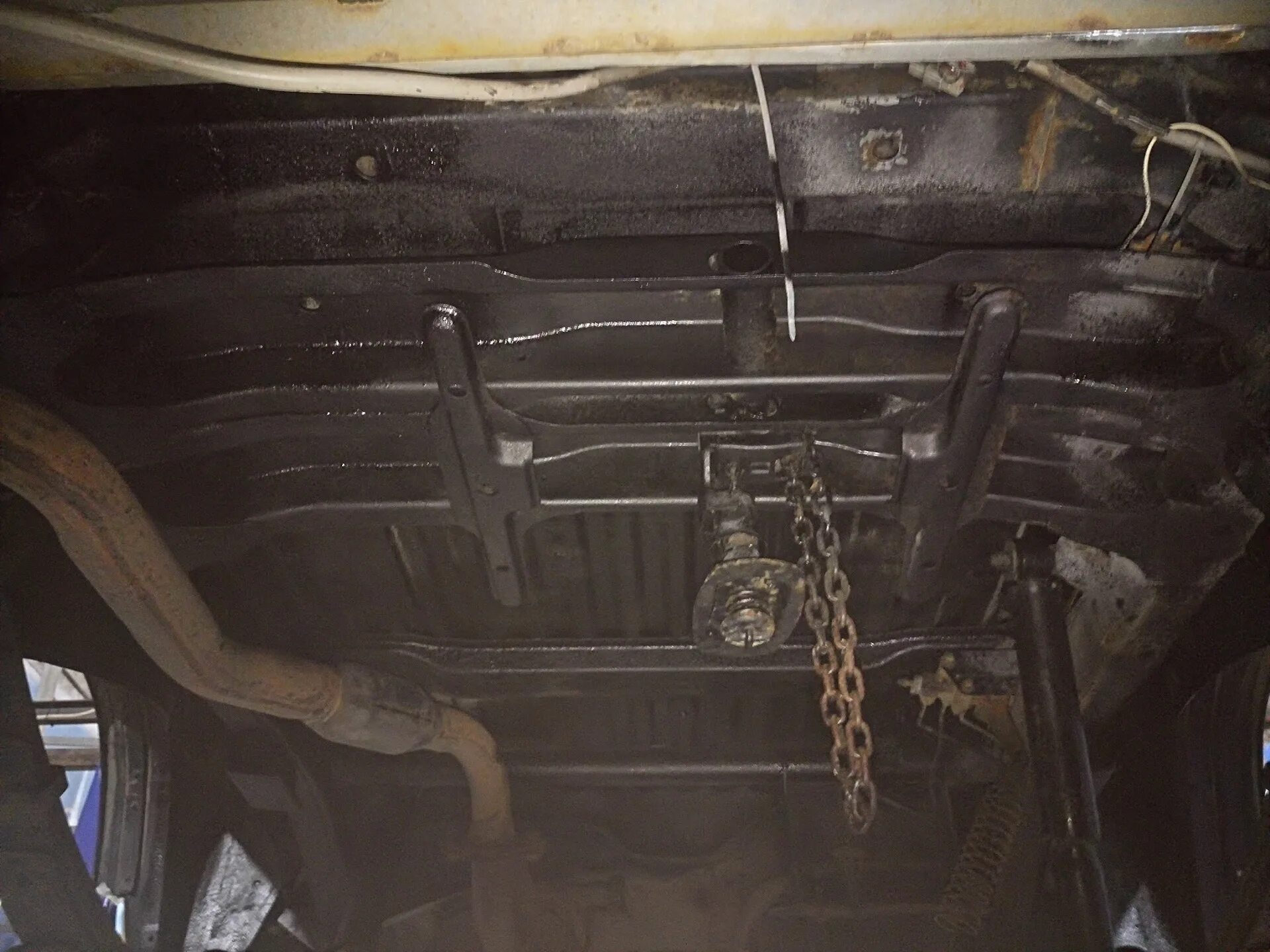 Антикорозийка днища автомобиля в новосибирске. Антикорозийка днища.