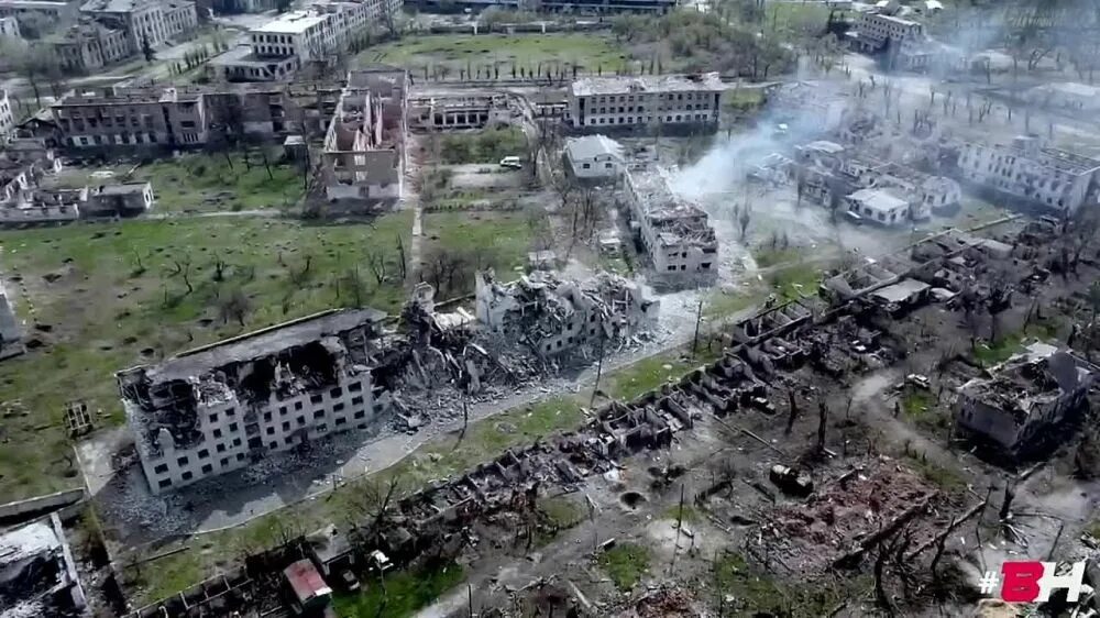 Бахмут разрушенные здания. Видео разрушь город. Ретровиль киев. Видео разрушь город. Видео разрушь город.