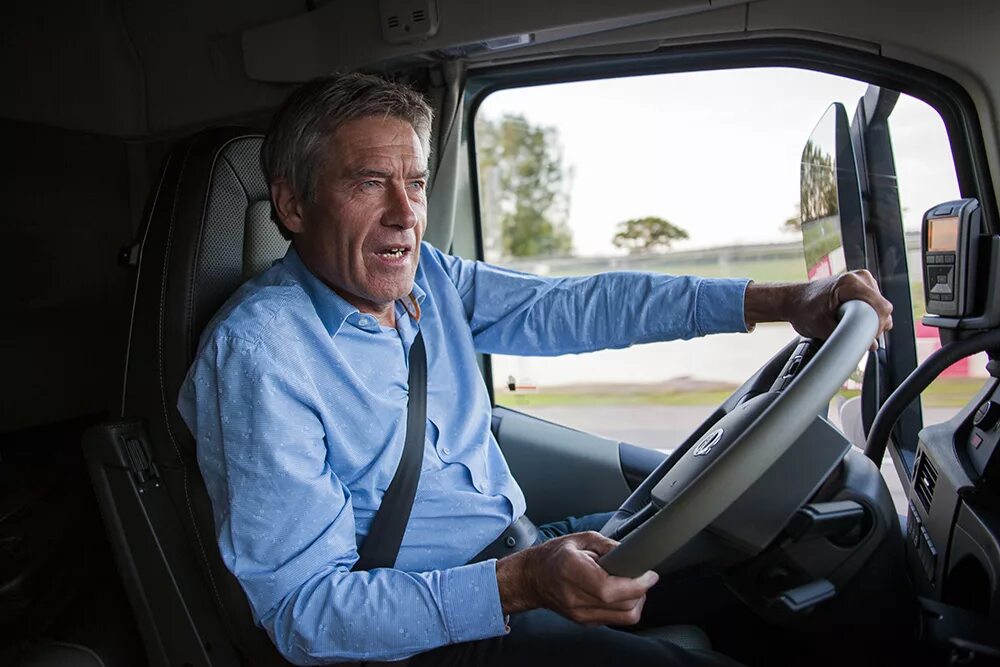 Водитель дальнобойщик. Pl. Человек за рулем. Multiplekserlarda transport. Водитель категории с.