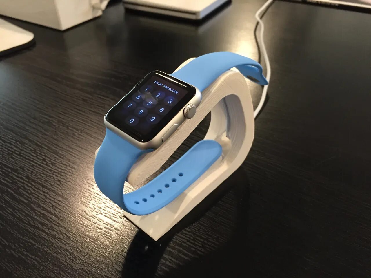 Станция для apple watch. Подставка под Эппл вотч. Подставка для зарядки Эппл вотч. Зарядка для Эппл вотч 3. 3д эпл вотч.