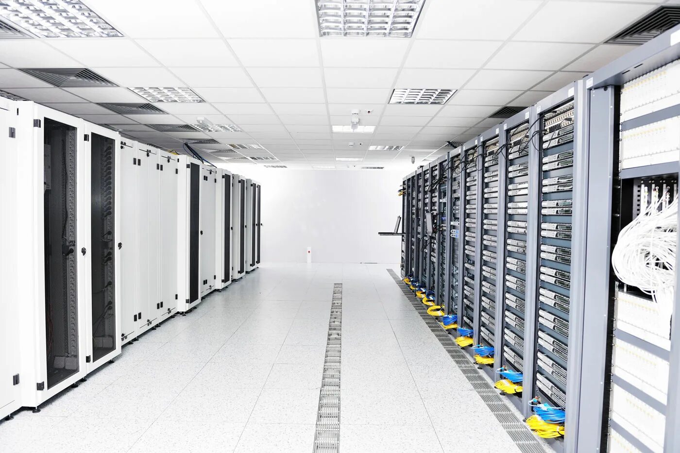 Server 2012 datacenter. Проект серверной комнаты. сервер фото. datacenter картинки. серверные залы фото.