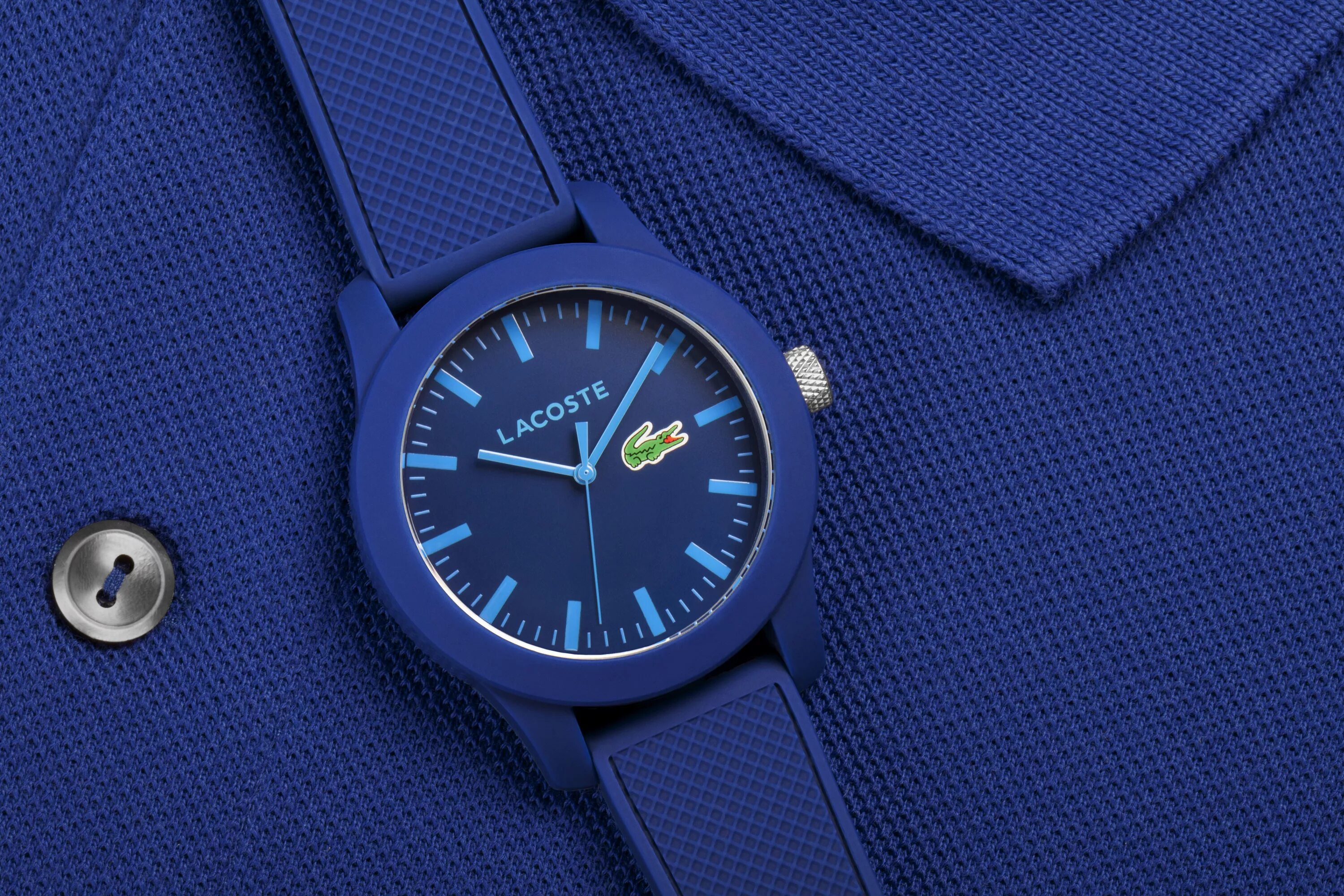 Синий час. Часы лакост мужские синие. Лакост 1212 Блу. Часы Lacoste мужские синие. Наручные часы на синем фоне.