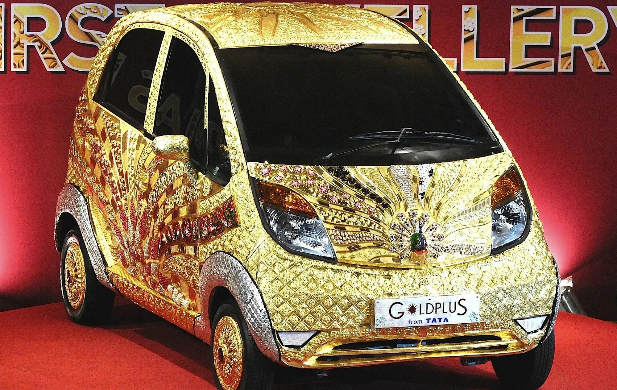 Золотисто прошлое. Tata Nano Gold Plus. Автомобиль Tata Nano. Tata Nano Gold Plus 2011. Машина из золота.