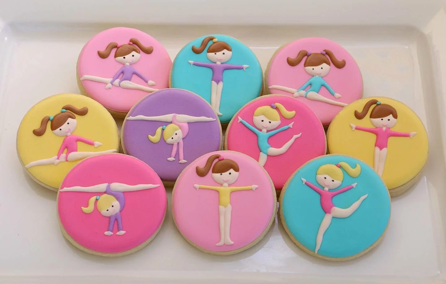 Пряник гимнастка. Торт художественная гимнастика. Торт с гимнасткой. Пряник гимнастка для торта. Торт для гимнастки