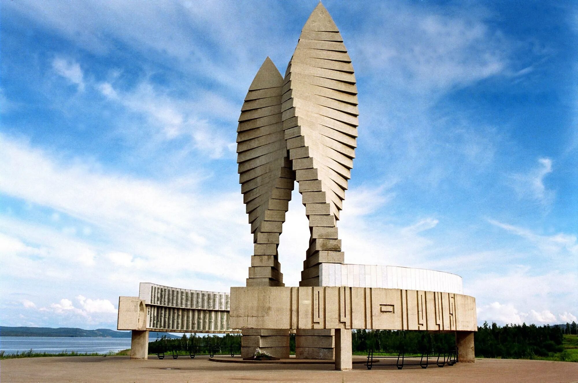 братский обелиск. памятник первостроителям братска. братская могила белгородский район. памятник первостроителям братска. братский обелиск.