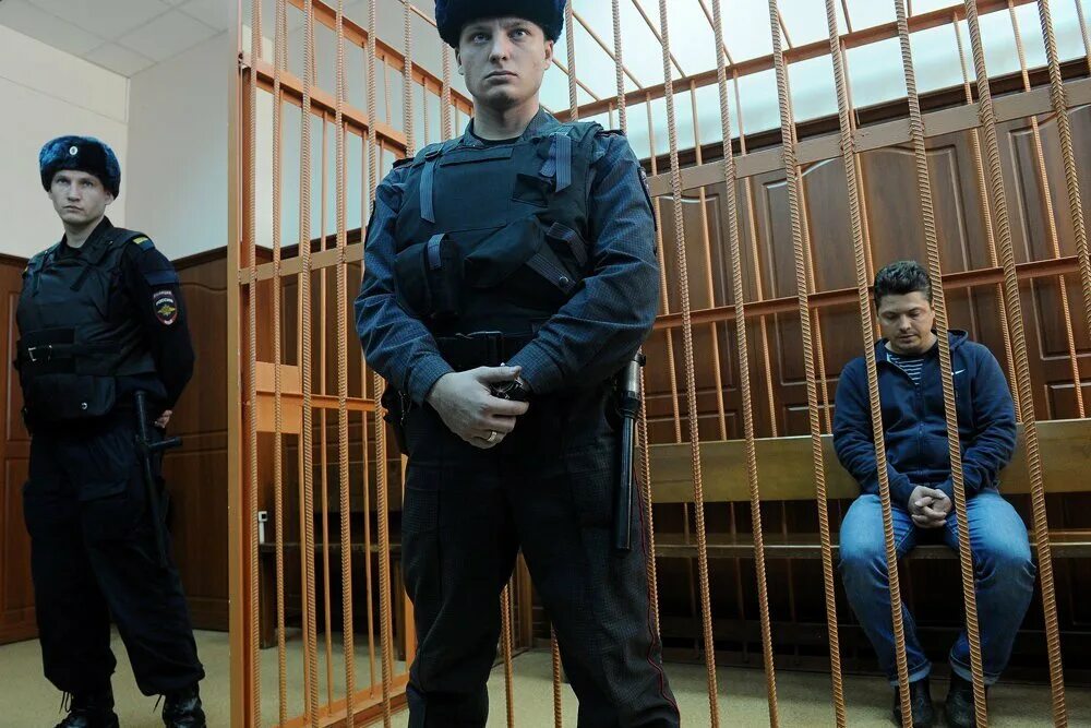 Подсудимый заключил контракт. Подсудимый заключил контракт