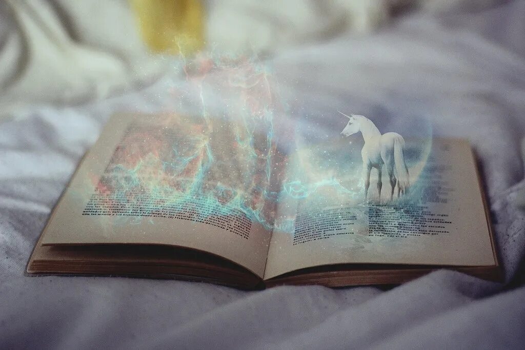 Волшебные страницы книга. Сказочная книга. Волшебная книга Эстетика. Магические книжки. Эстетика волшебной литературы.