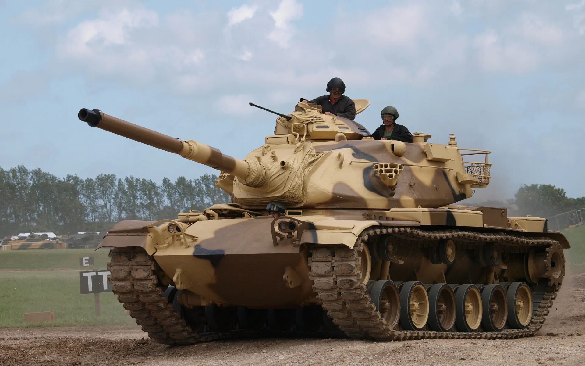 M1 abrams mbt. M1a1 абрамс. M1a2 abrams mbt. М36 джексон. Покажи американский танк.