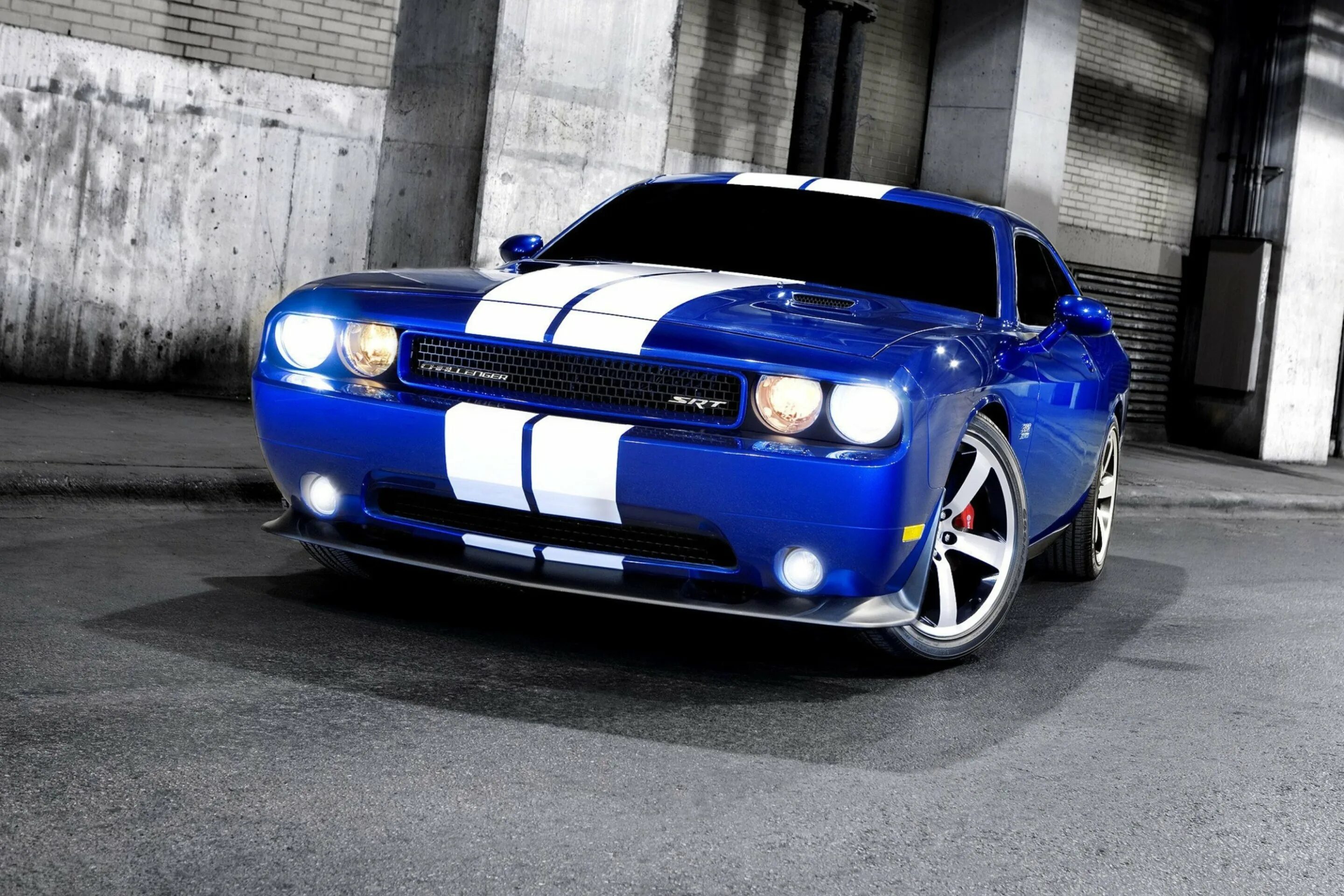 Русская версия тачек. Dodge Challenger srt8 392. Dodge Challenger srt8. Додж Челленджер СРТ 8. Додж Челленджер синий.