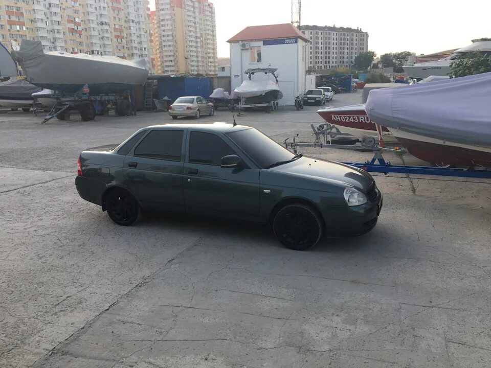 Приора Блэк эдишн седан. Приора 2 Блэк эдишн. Black Edition r14 Приора. Колпаки Блэк эдишн Приора.