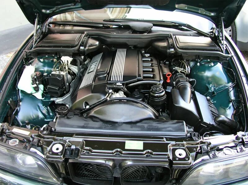 Бмв е39 дизель купить. E39 BMW мотор. BMW m5 e39 двигатель. БМВ Е 39 мотор 5.2.5. Мотор БМВ е39 2.0.