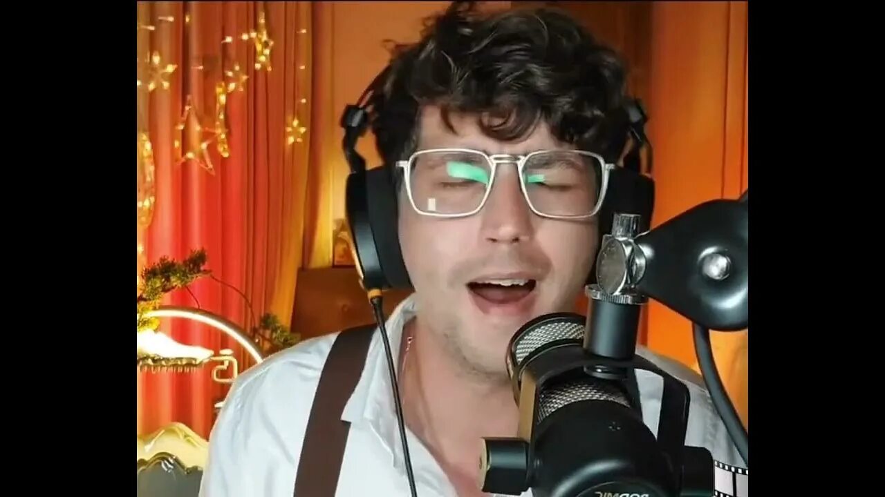 Одинокий парк. Белеет парус 12 стульев. Видео белеет. Белеет мой. Белеет парус одинокий.