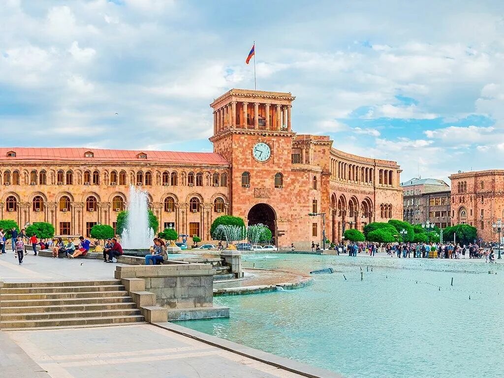 Республиканская площадь. Площадь Республики Ереван. Армения Ереван площадь Республики. Площадь в Ереване в центре. Площадь революции Ереван.