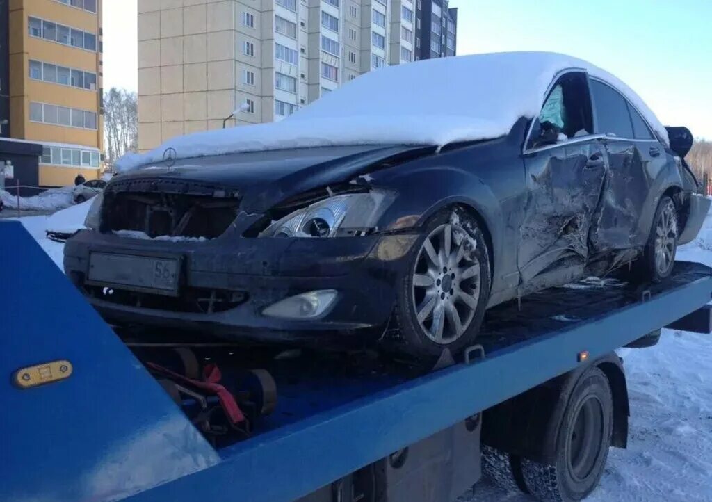 Битые авто в москве и московской. Шевроле лачетти 2004 битая. Битая машина. Renault sandero 2 битый. Битый рено сандеро.