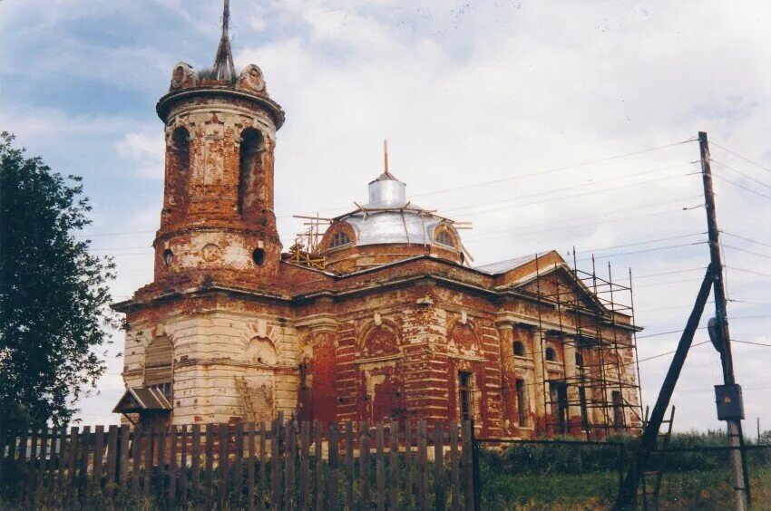 церковь в селе рождествено истринский район. храм в рождествено истринский район. церковь рождества христова в селе рождествено. село рождествено митино. церковь в рождествено истринский район.