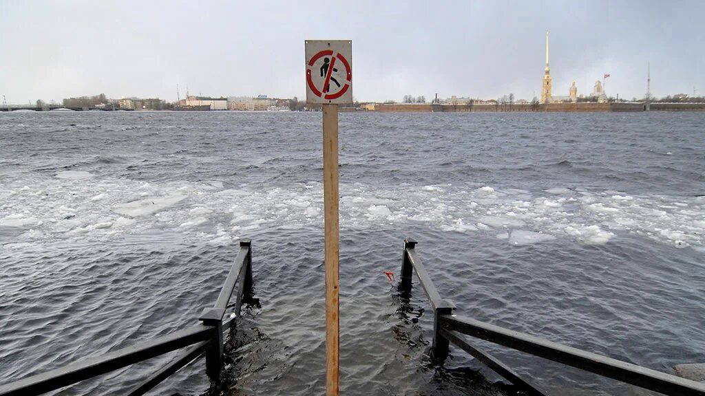 Причины подъема воды в реках. Наводнение на Неве в Санкт-Петербурге. Нагонные наводнения в Питере. Наводнение Невы в 1824. Уровень наводнения в Санкт-Петербурге.